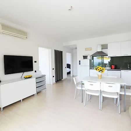 Dreizimmerwohnung Mit Seeblick By Interhome